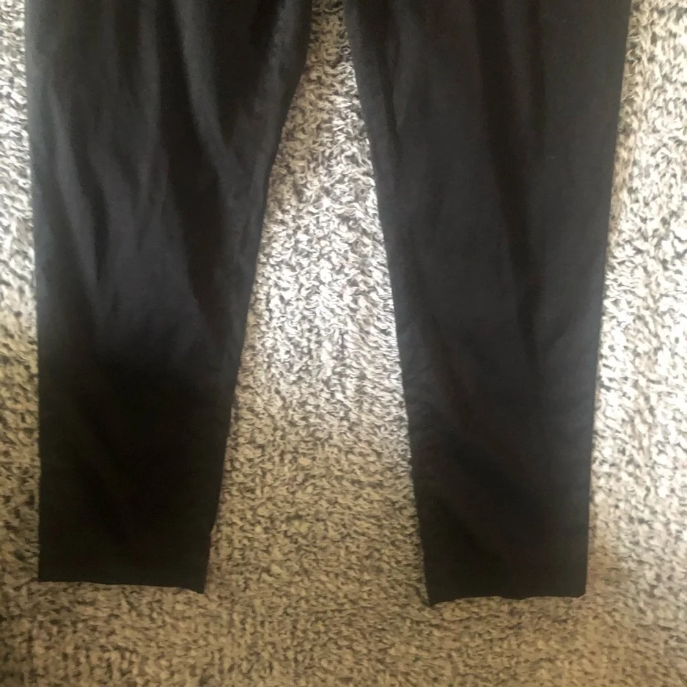 Beautiful Women’s MK Black Crops Size 8 in Excellent Used Condition